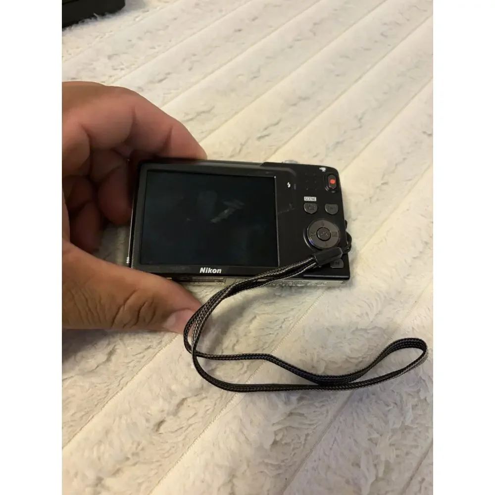 Nikon Coolpix S3100 Silver 14MP Digital Camera 5x Zoom Battery Charger Tested